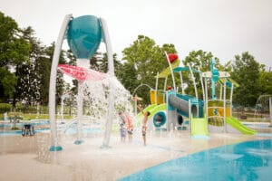 Splash pad design featuring a dumping bucket and kids