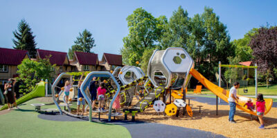 hedra playground structure at vancouver's ash park