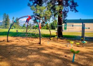 Spinners and net climber on wood fibre surfacing