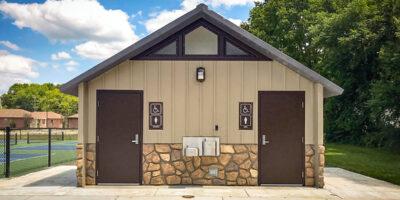 washroom building beside a tennis court